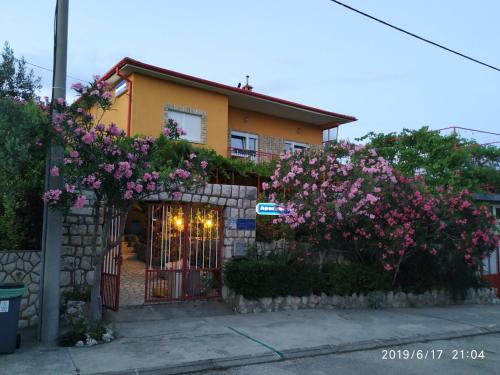 Apartments Maricic 200 meters from the Beach