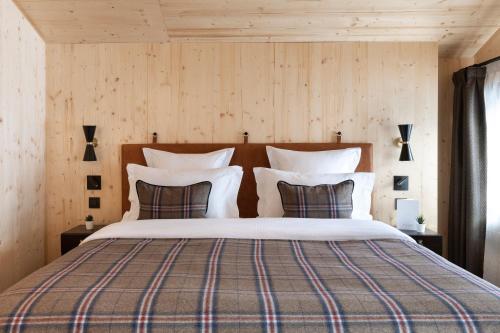 a bedroom with a large bed with white pillows at St-Alban Hotel & Spa in La Clusaz