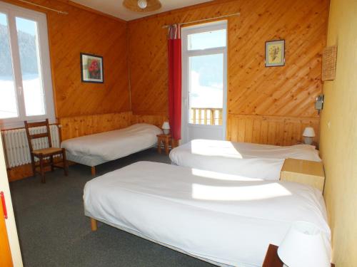 Säng eller sängar i ett rum på Hotel La Prairie