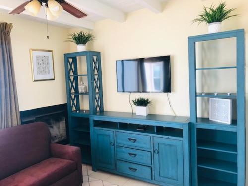 Televisyen dan/atau pusat hiburan di Quinta Pacifica Beachfront Villas