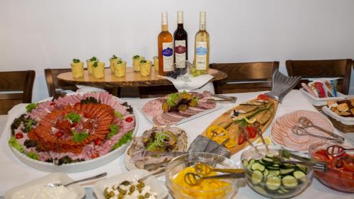 Jídlo v hotelu nebo okolí