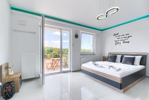 Posteľ alebo postele v izbe v ubytovaní Good Day Apartments- private parking new town