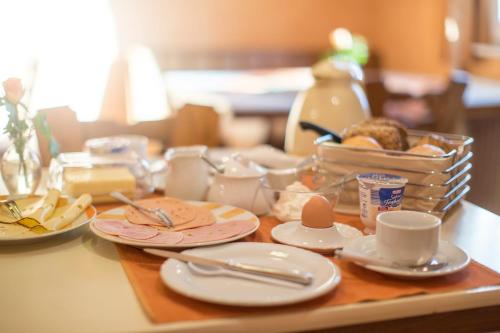 Επιλογές πρωινού για τους επισκέπτες του Pension Haus am Walde