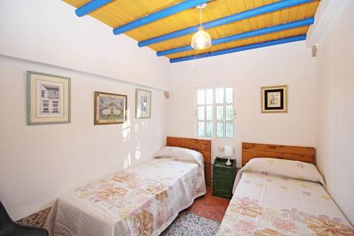 A bed or beds in a room at Villa with Sauna Hamman&pool in Seville