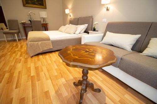 a living room with a couch and a coffee table at Maison Amelie in Trieste