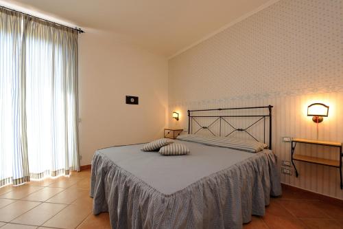 Säng eller sängar i ett rum på La Rocca Residence