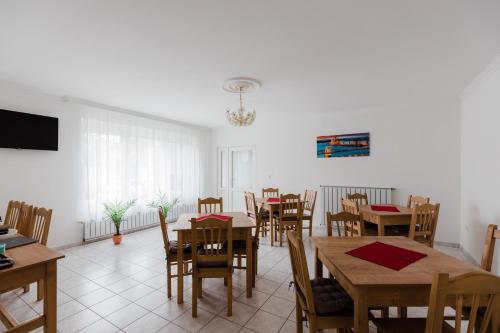 TV a/nebo společenská místnost v ubytování Airport Jazmin Guesthouse