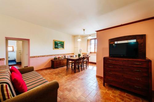 Gallery image of CASALE AL LAGO con PISCINA E SAUNA in Corbara