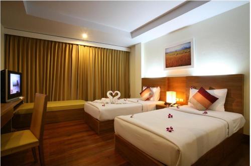 A bed or beds in a room at Baan Saikao Plaza Hotel & Service Apartment