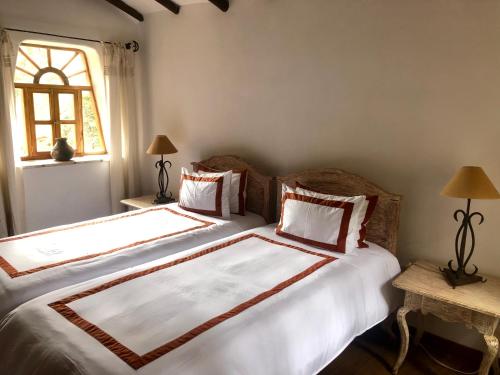 
A bed or beds in a room at Las Casitas del Arco Iris
