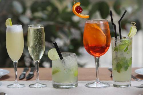 a group of four drinks on a table at Leonera Hotel in La Leonera