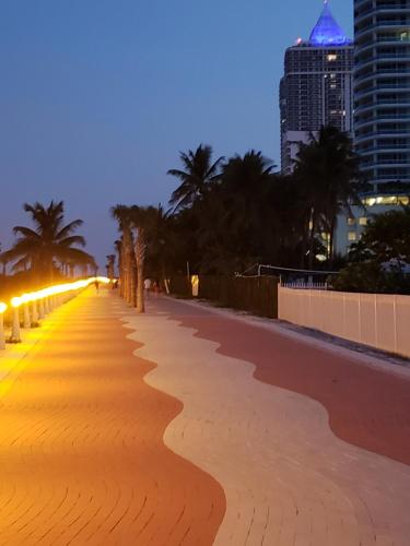 Gambar di galeri bagi 2 Bedroom 2 Bath Beachfront Condo on Miami Beach Millionaire Row di Miami Beach