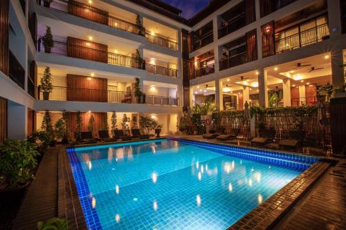 a large swimming pool in a hotel room at SugarCane Chiang Mai in Chiang Mai