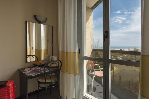 Nespecifikovaný výhled na moře nebo výhled na moře při pohledu z hotelu