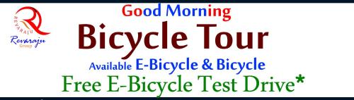Un cartel que dice buenos días en bicicleta con diferentes fuentes en Riverside Homestay, en Hampi