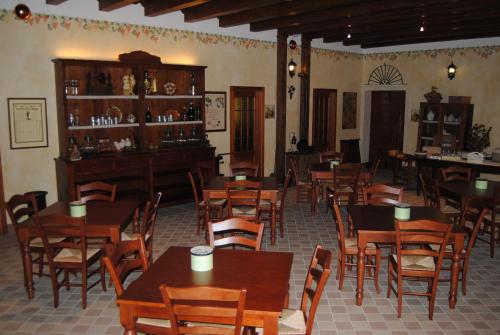 a restaurant with tables and chairs in a room at I Filari in Valeggio sul Mincio