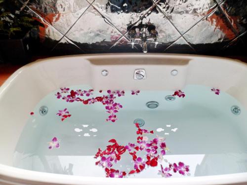 Фотография из галереи Khaolak Boutique Hertitage в городе Кхаулак