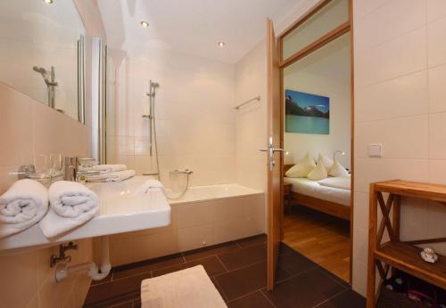 Phòng tắm tại Apartments Drei Türme