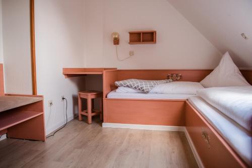Ein Bett oder Betten in einem Zimmer der Unterkunft Allmanns-Kroog