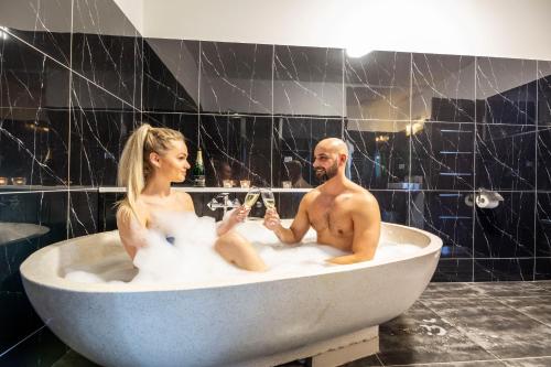 Hosté ubytování In Spirit, hotel v Rožnovském pivovaru - Pivní Lázně, Wellness & Čokoládovna
