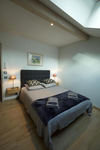 a bedroom with a bed with two pillows on it at L'Eyssaben Appartement de grand standing à Serre-Chevalier in Le Monêtier-les-Bains