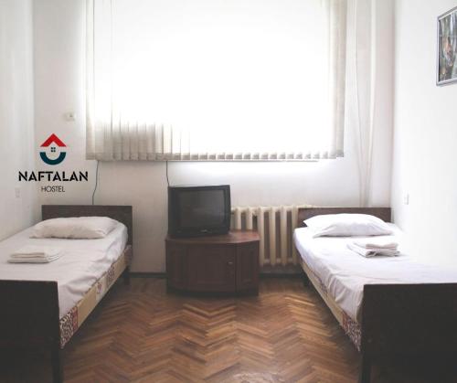 Postel nebo postele na pokoji v ubytování Naftalan Guest House
