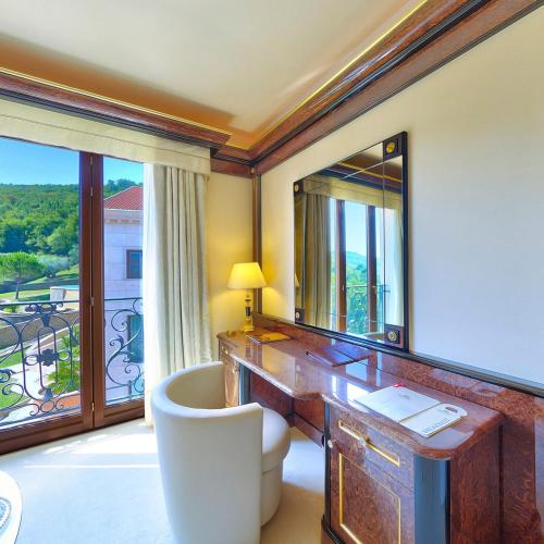 a bathroom with a desk and a large mirror at Mulino Luxury Boutique Hotel in Buje