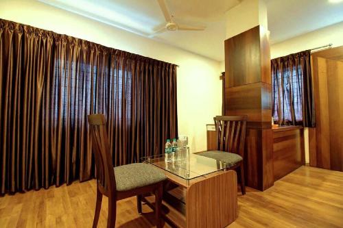 Posezení v ubytování Traders Hotel - Kankanady, Mangalore
