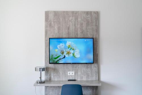 a flat screen tv sitting on a wall at ibis Styles Almere in Almere