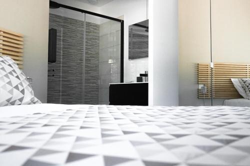 a bedroom with a large white bed and a bathroom at GAME OF DOME in Chartrier-Ferrière