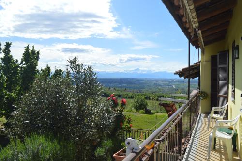 a balcony of a house with a view of a field at Tra... Monti E Vigne in La Morra
