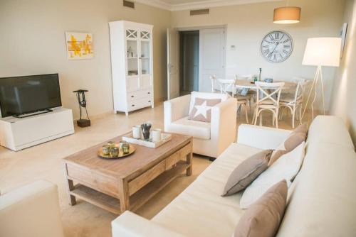 Calm and luxurious apartment in Altos de Cortesin (Spanje ...