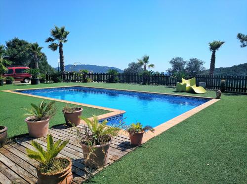 A piscina localizada em Villa Soleil ou nos arredores