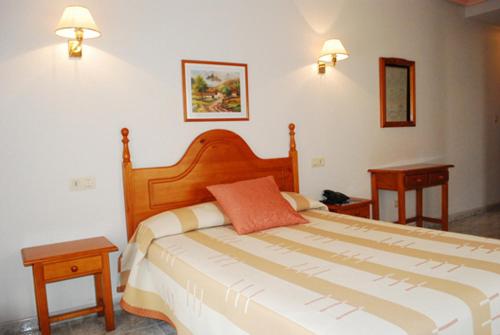 A bed or beds in a room at Hostal Universal