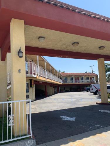 an empty parking lot in front of a motel at Budget Inn Motel in San Gabriel