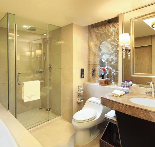 Un baño de Wyndham Grand Plaza Royale Hangzhou