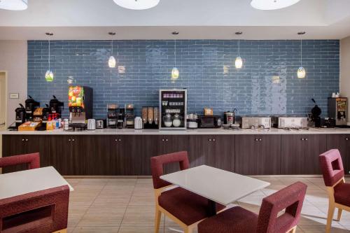 Restaurace v ubytování La Quinta by Wyndham Odessa North