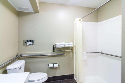 Quality Inn & Suites Canton, GA – Photos 3