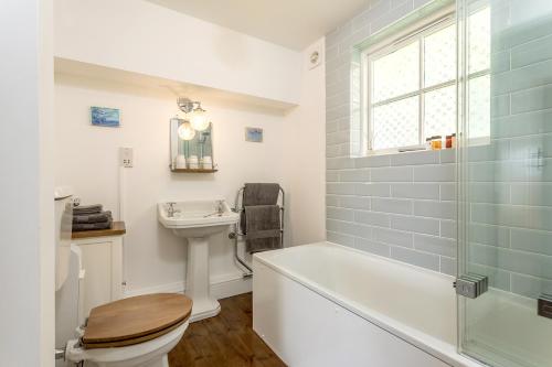 Fal River Cottage tesisinde bir banyo