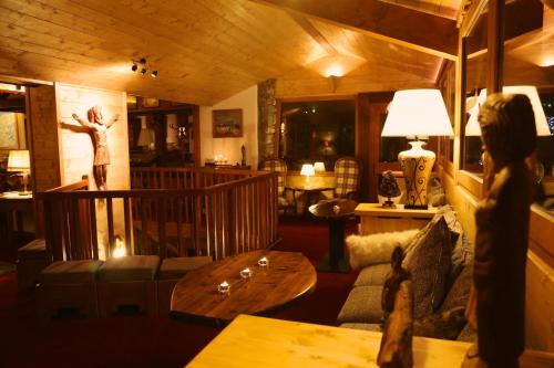 a living room with a couch and a table at Hotel & Spa Le Dahu in Morzine
