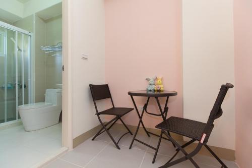 two chairs and a small table in a bathroom at Fun Homestay in Ji'an