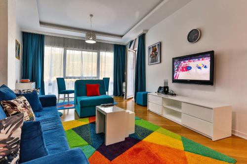 DeLux and Urban apartments Hotel Tre Canne Budvaにあるテレビまたはエンターテインメントセンター