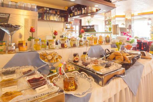 Jídlo v hotelu nebo okolí