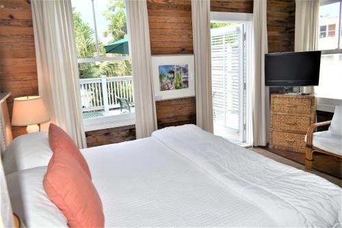 Ένα ή περισσότερα κρεβάτια σε δωμάτιο στο Simonton Court Historic Inn & Cottages