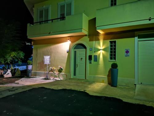 a bike parked in front of a house at night at IL GIARDINO NASCOSTO in Portopalo