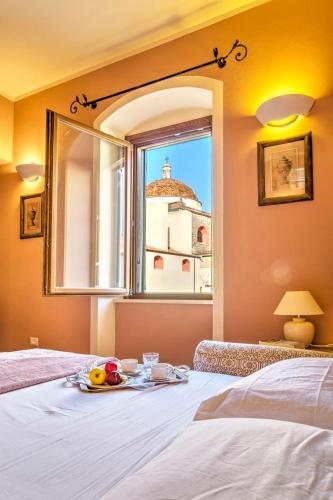 a room with a bed with a view of a window at Hotel Villa Gli Asfodeli in Tresnuraghes