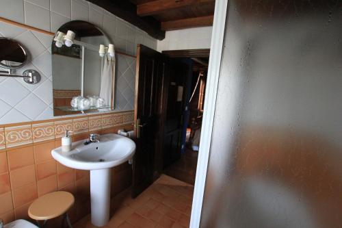 a bathroom with a sink and a mirror at El Perlindango in Villademar