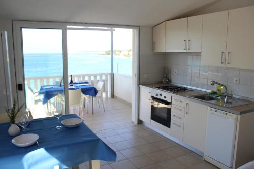 Kuchyň nebo kuchyňský kout v ubytování Apartments Andrea