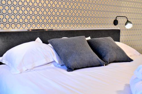 Ένα ή περισσότερα κρεβάτια σε δωμάτιο στο Appart Hotel NuitéeJour Le Mans Centre Jaurès