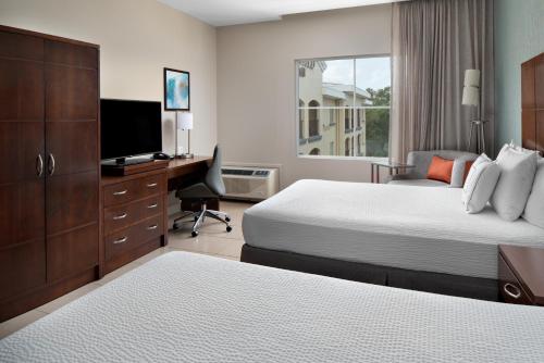 Ένα ή περισσότερα κρεβάτια σε δωμάτιο στο Courtyard by Marriott Bridgetown, Barbados